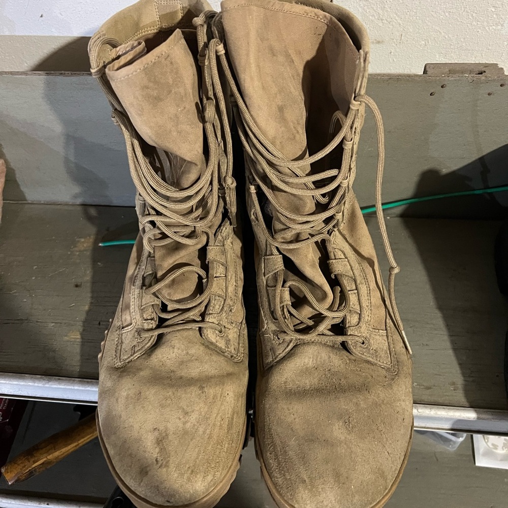 Nike Men’s  Beige Combat Boots